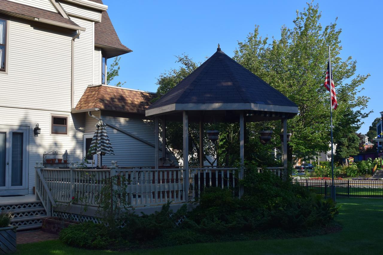 The Lamplighter Bed & Breakfast Of Ludington Luaran gambar