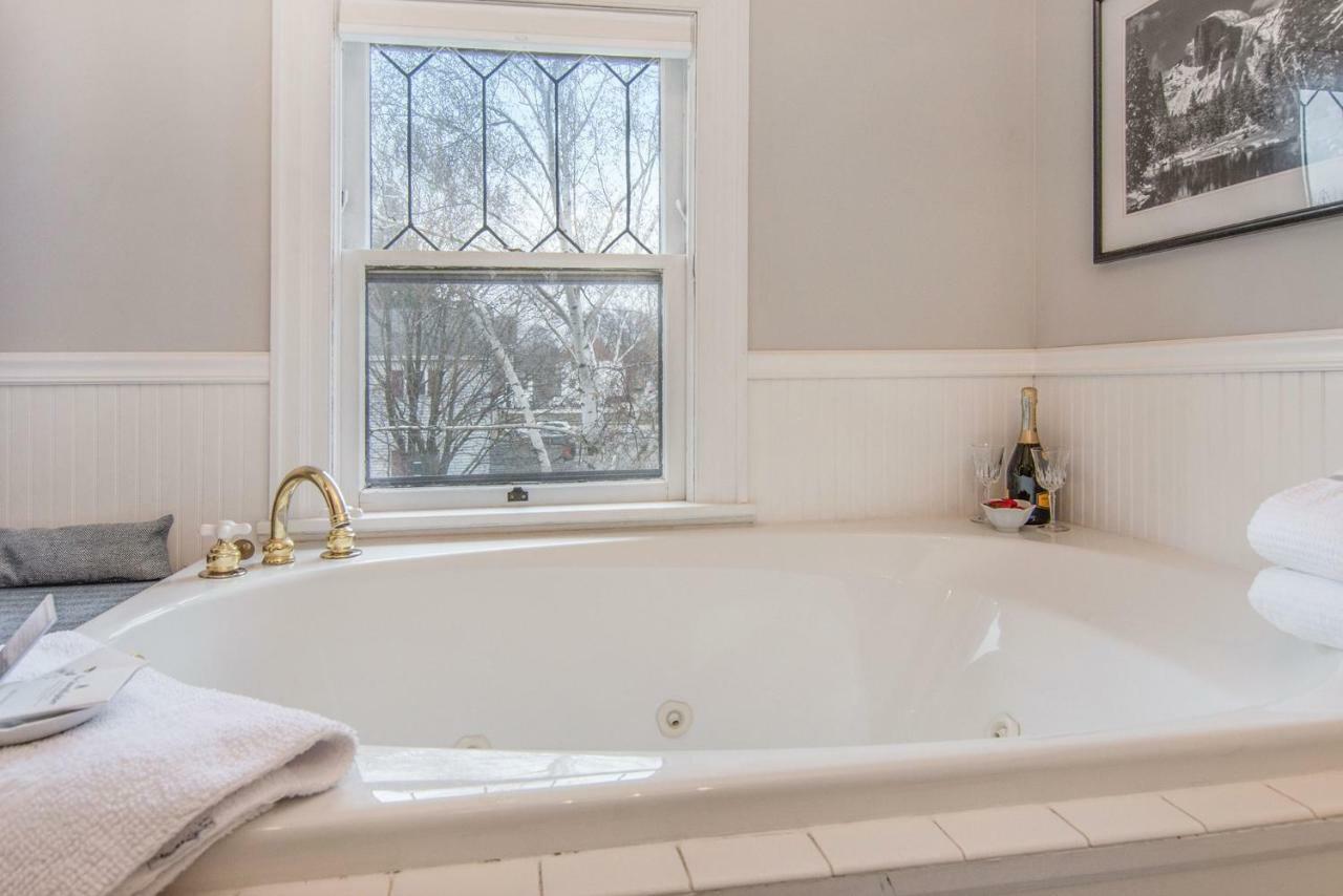 The Lamplighter Bed & Breakfast Of Ludington Luaran gambar