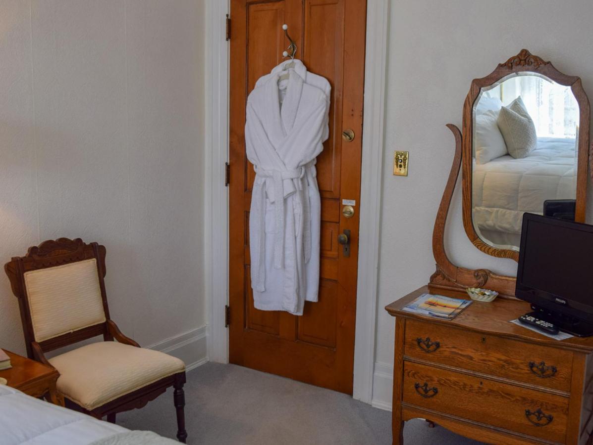 The Lamplighter Bed & Breakfast Of Ludington Luaran gambar